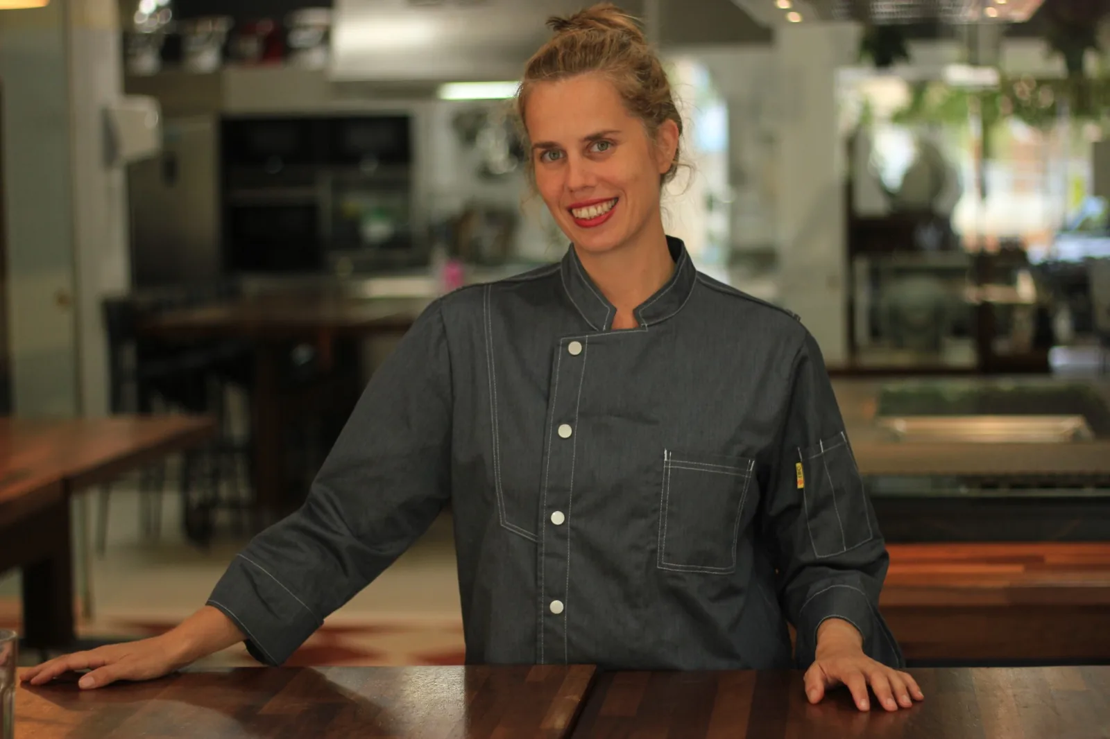 Chef Cristina Ruiz, especialista en PNI y microbiota, guía del show cooking antiinflamatorio en EkkoFarm, Bétera, Valencia